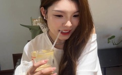 两个人一前一后有力的